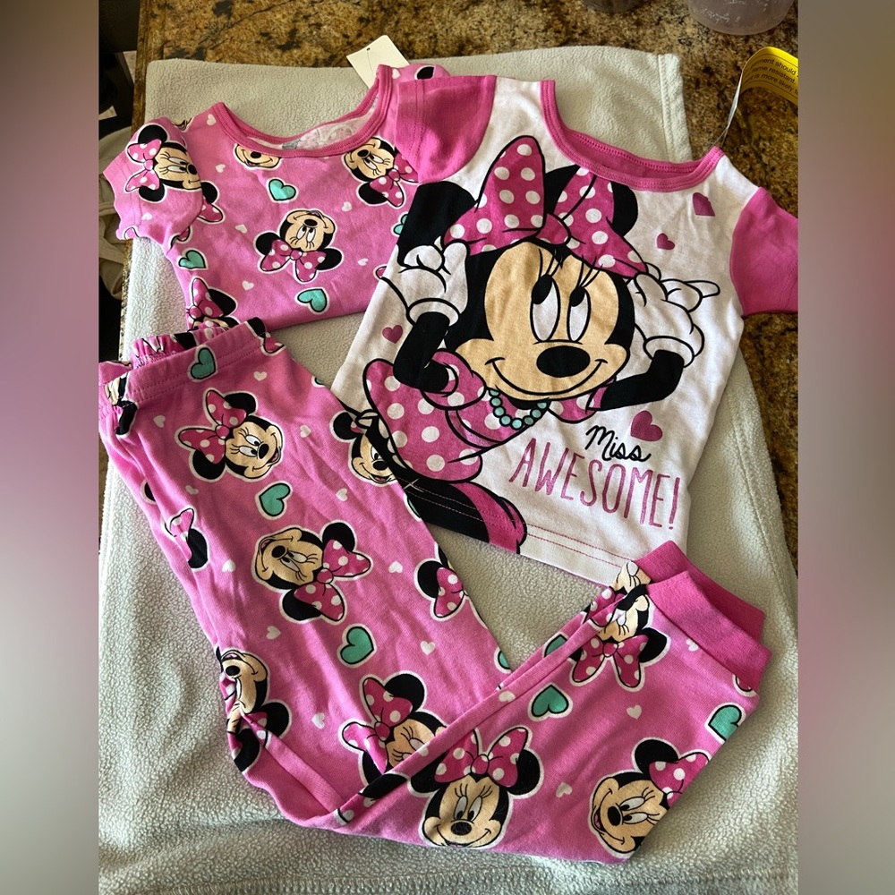 NWT Pajama Set Minnie Mouse size 3T